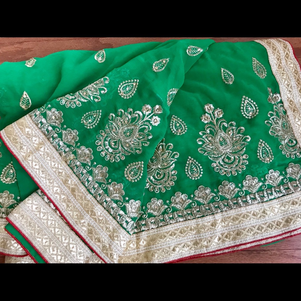 Women’s Sari Green